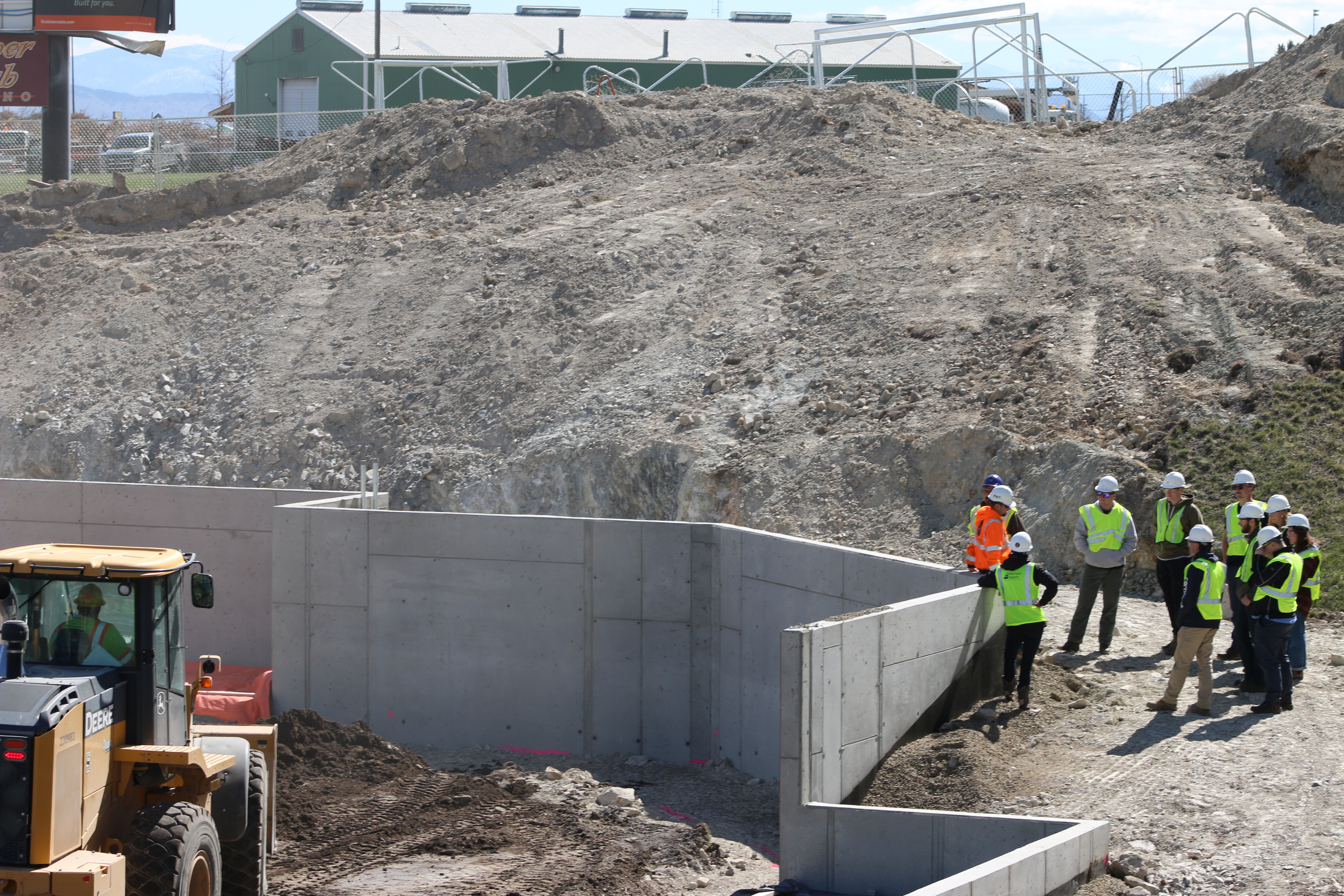 STRUCTURAL ENGINEERING STUDENTS TOUR NELSON STADIUM ENHANCEMENT PROJECT