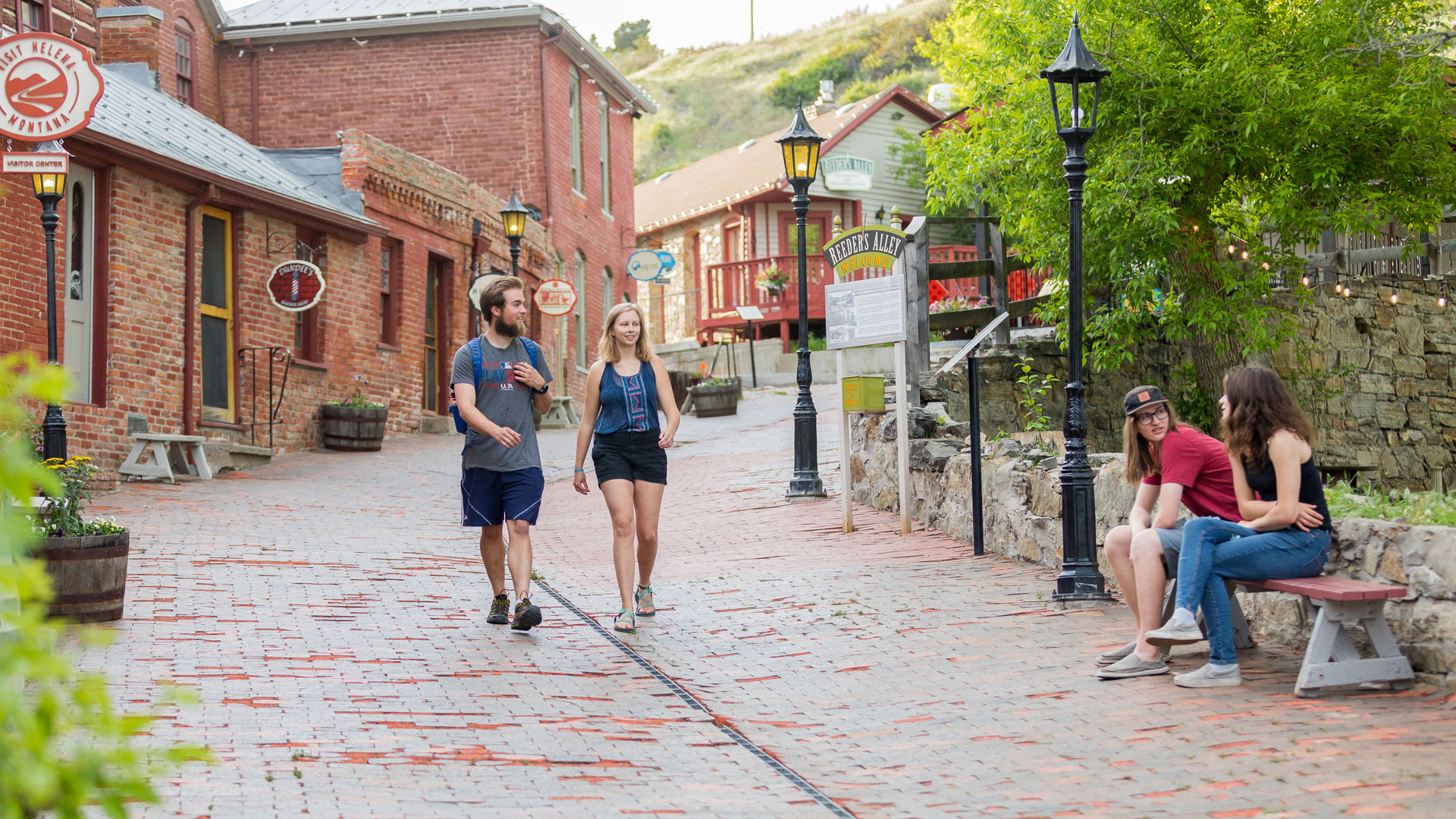 Students in Reeders Alley