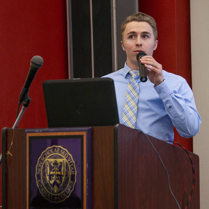 Kyle presenting at the 2019 ZinnStarter Business Pitch