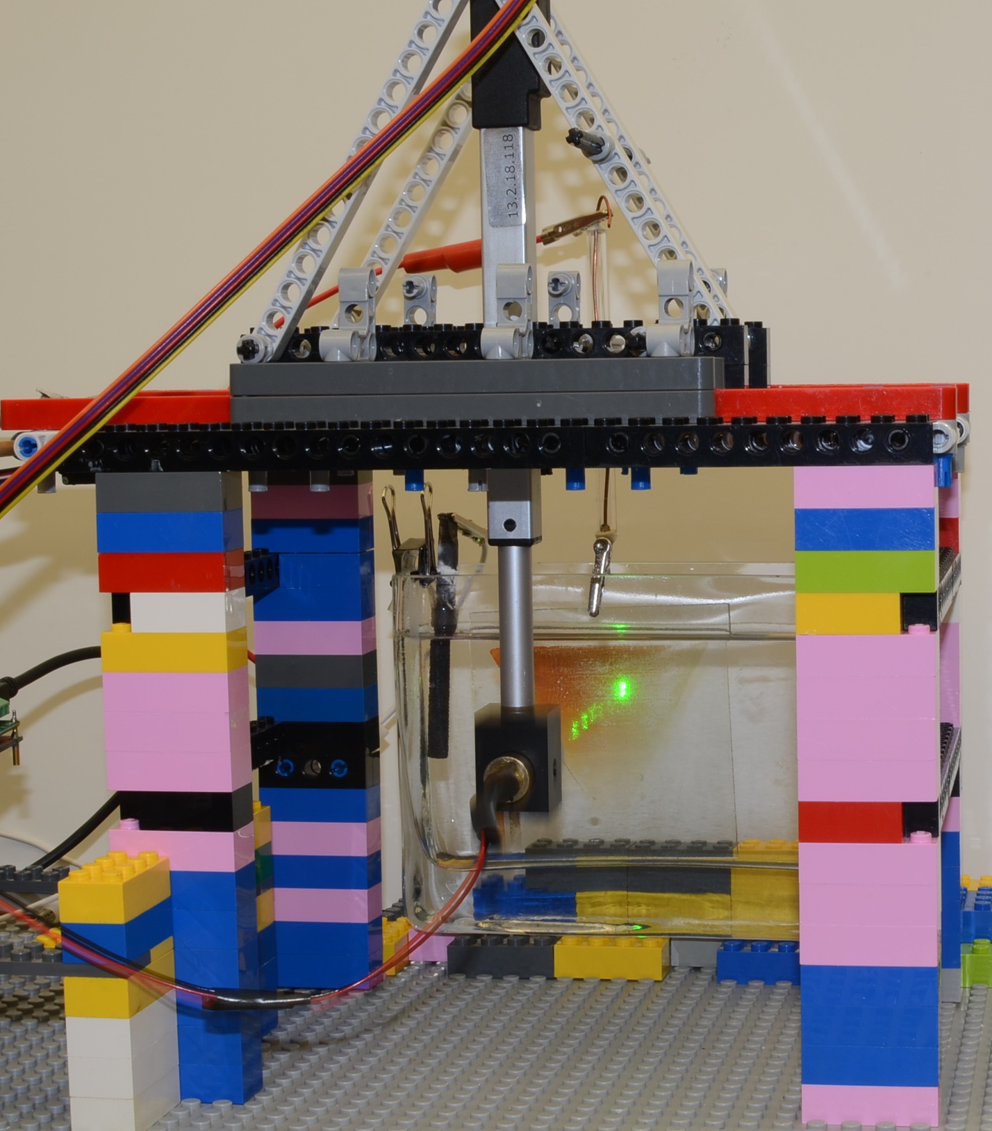 Solar Hydrogen Research Activity Kit (SHArK) used to discover materials with previously unknown photoelectorcatalytic properties