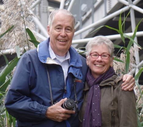 Portrait of Richard '66 and Sue Buswell outdoors